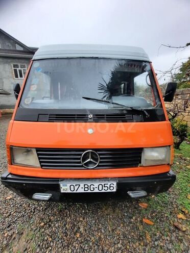 Mercedes 208 D 1993, 12,800 km - 2.5 л - Astara