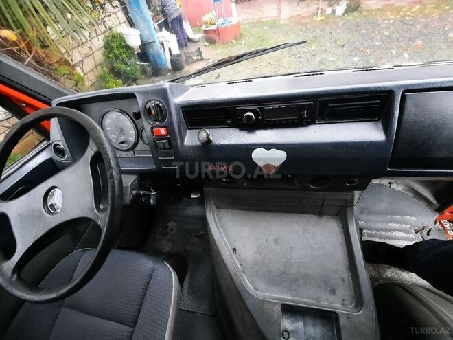 Mercedes 208 D 1993, 12,800 km - 2.5 л - Astara