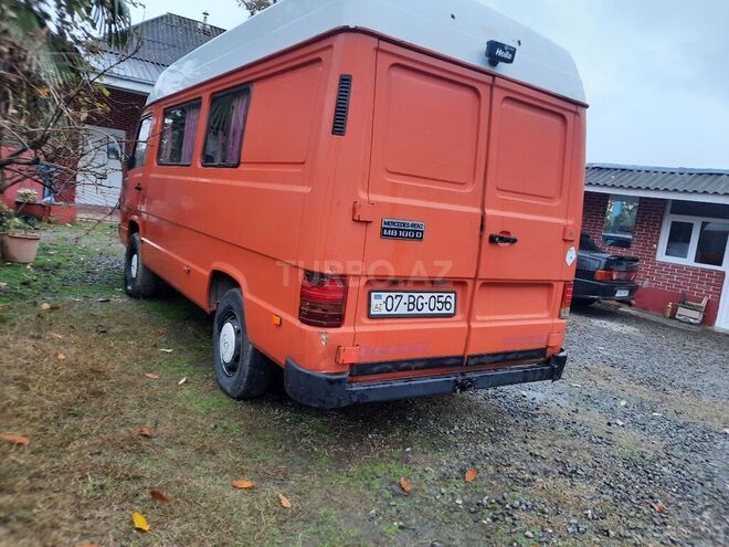 Mercedes 208 D 1993, 12,800 km - 2.5 л - Astara