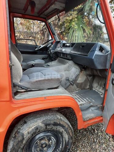 Mercedes 208 D 1993, 12,800 km - 2.5 л - Astara