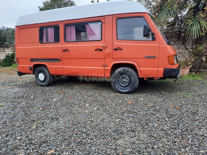 Mercedes 208 D 1993, 12,800 km - 2.5 л - Astara