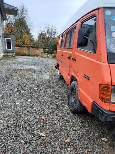 Mercedes 208 D 1993, 12,800 km - 2.5 л - Astara