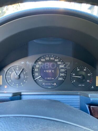 Mercedes E 220 2003, 330,987 km - 2.2 l - Bakı