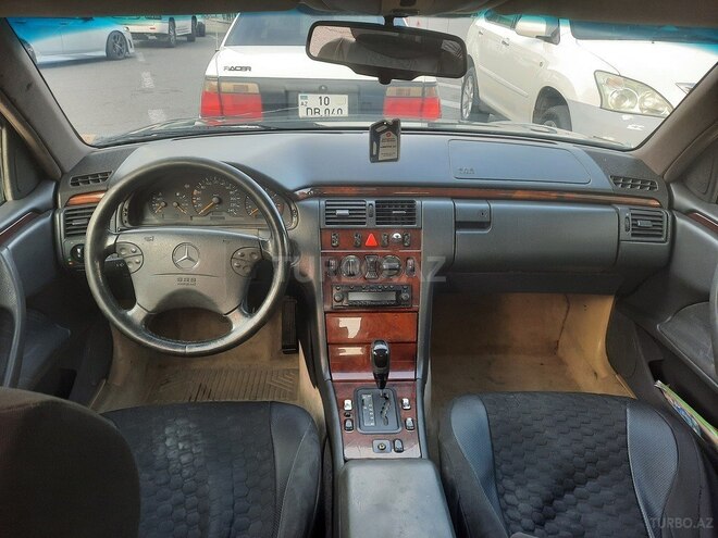 Mercedes E 230 1996, 300,000 km - 2.3 l - Bakı