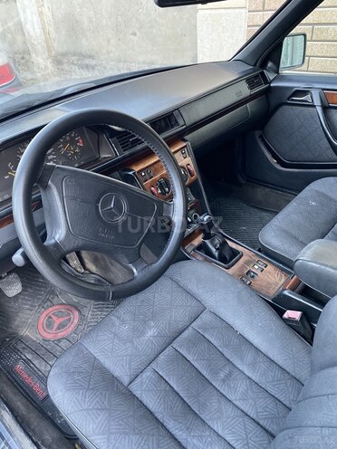 Mercedes E 220 1995, 329,000 km - 2.2 l - Bakı