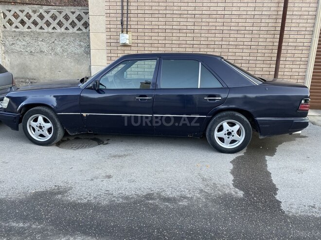 Mercedes E 220 1995, 329,000 km - 2.2 l - Bakı