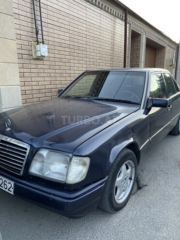 Mercedes E 220 1995, 329,000 km - 2.2 l - Bakı