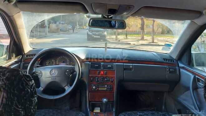Mercedes E 220 2000, 276,000 km - 2.2 l - Bakı