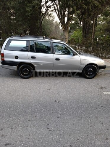 Opel Astra 1995, 250,000 km - 1.6 л - Bakı