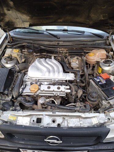 Opel Astra 1995, 250,000 km - 1.6 л - Bakı