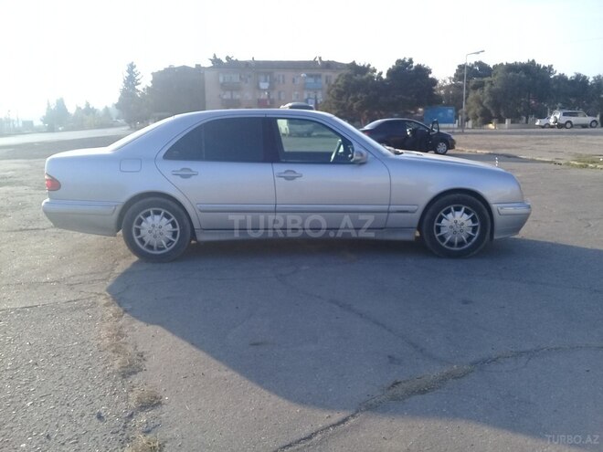Mercedes E 260 2000, 325,000 km - 2.6 l - Bakı