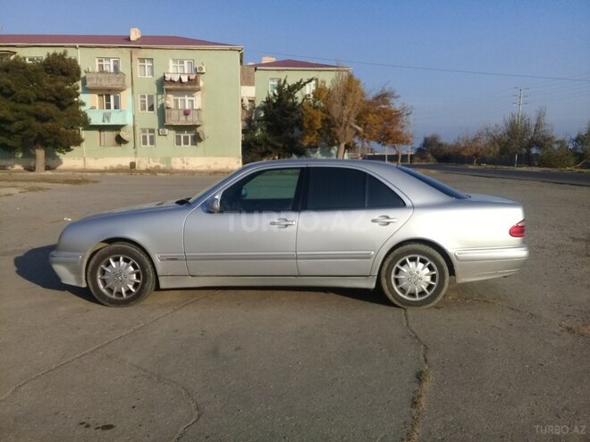 Mercedes E 260 2000, 325,000 km - 2.6 l - Bakı