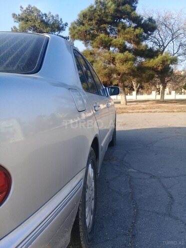 Mercedes E 260 2000, 325,000 km - 2.6 l - Bakı
