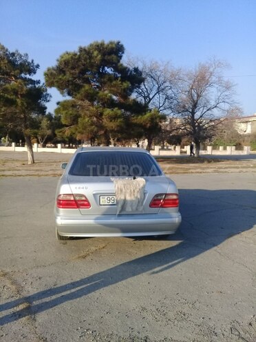 Mercedes E 260 2000, 325,000 km - 2.6 l - Bakı