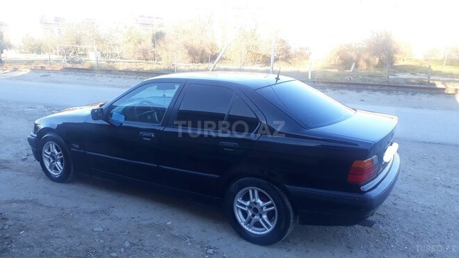 BMW 318 1996, 289,000 km - 1.8 l - Sumqayıt