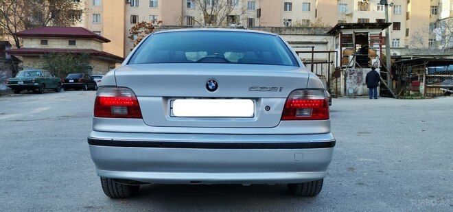BMW 528 2000, 283,913 km - 2.8 l - Bakı