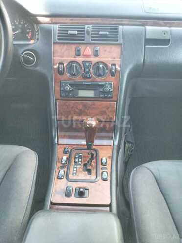 Mercedes E 240 1998, 418,000 km - 2.4 l - Bakı