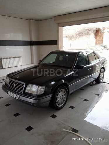 Mercedes E 220 1994, 330,000 km - 2.2 л - Quba