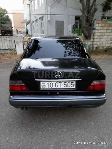 Mercedes E 220 1994, 330,000 km - 2.2 л - Quba