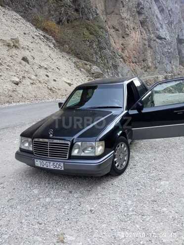 Mercedes E 220 1994, 330,000 km - 2.2 л - Quba