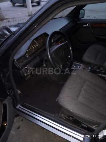 Mercedes E 220 1994, 330,000 km - 2.2 л - Quba