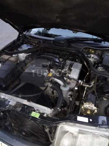 Mercedes E 220 1994, 330,000 km - 2.2 л - Quba