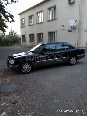 Mercedes E 220 1994, 330,000 km - 2.2 л - Quba