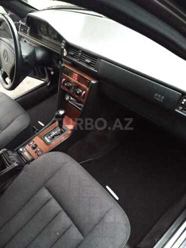 Mercedes E 220 1994, 330,000 km - 2.2 л - Quba