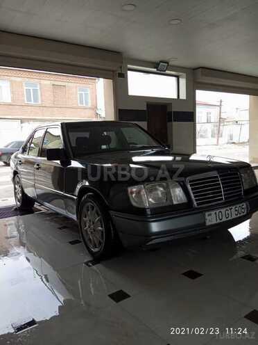 Mercedes E 220 1994, 330,000 km - 2.2 л - Quba