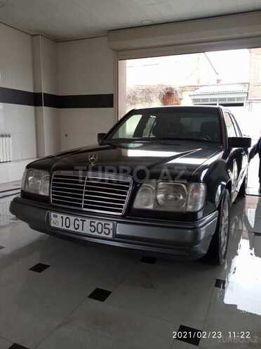 Mercedes E 220 1994, 330,000 km - 2.2 л - Quba
