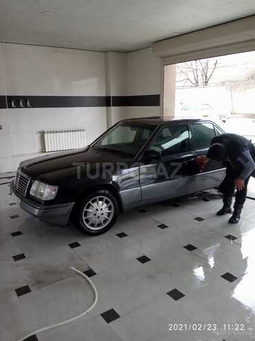 Mercedes E 220 1994, 330,000 km - 2.2 л - Quba