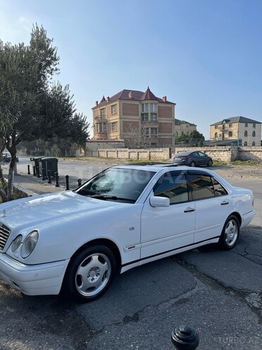 Mercedes E 280 1999, 245,000 km - 2.8 l - Bakı
