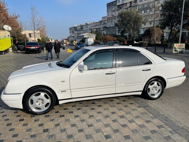 Mercedes E 280 1999, 245,000 km - 2.8 l - Bakı
