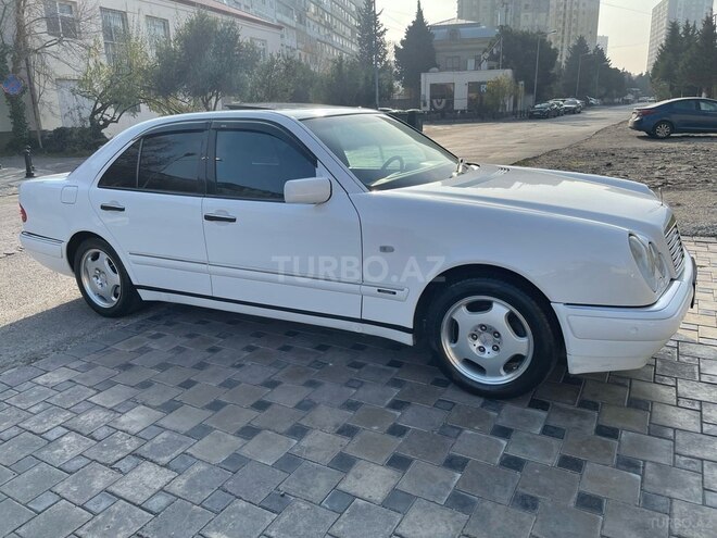 Mercedes E 280 1999, 245,000 km - 2.8 l - Bakı