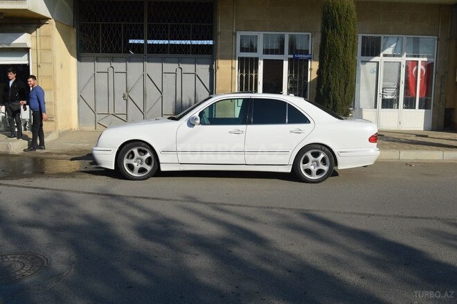 Mercedes E 320 2000, 290,000 km - 3.2 л - Ağcabədi