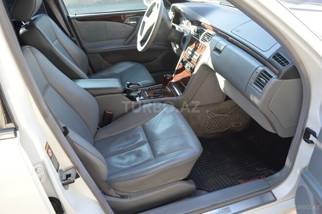 Mercedes E 320 2000, 290,000 km - 3.2 л - Ağcabədi