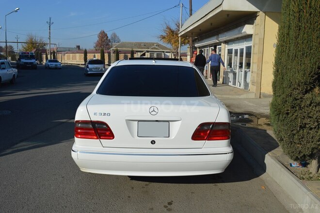 Mercedes E 320 2000, 290,000 km - 3.2 л - Ağcabədi