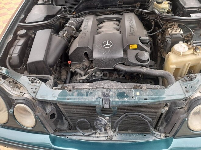 Mercedes E 240 1999, 228,000 km - 2.4 l - Qazax