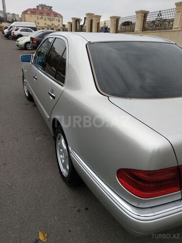 Mercedes E 220 1999, 370,000 km - 2.2 л - Bakı