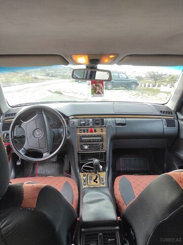Mercedes E 240 1999, 401,270 km - 2.4 l - Xızı