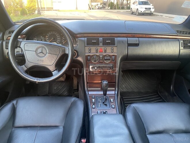 Mercedes E 280 1997, 389,000 km - 2.8 l - Bakı