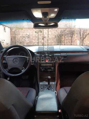 Mercedes E 240 1998, 267,823 km - 2.4 л - Bakı