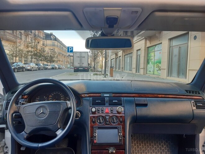 Mercedes E 240 1998, 322,455 km - 2.4 л - Bakı