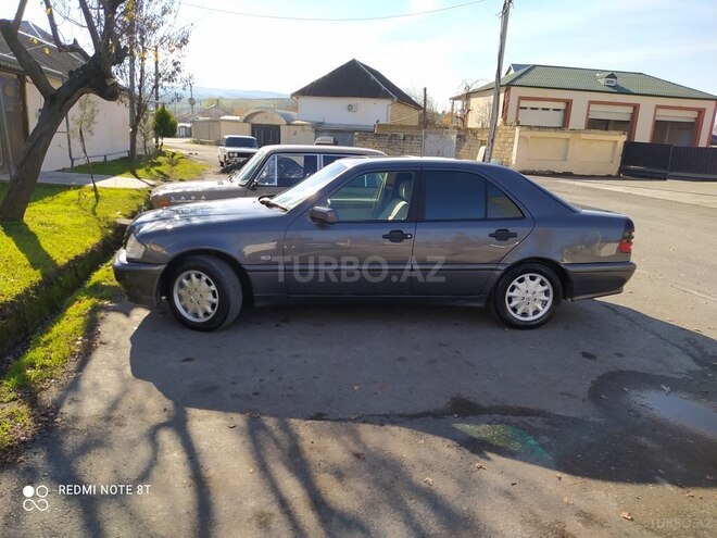 Mercedes C 240 1997, 365,000 km - 2.4 l - İsmayıllı