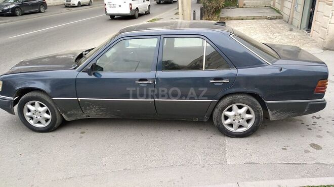 Mercedes E 220 1992, 250,000 km - 2.2 l - Bakı