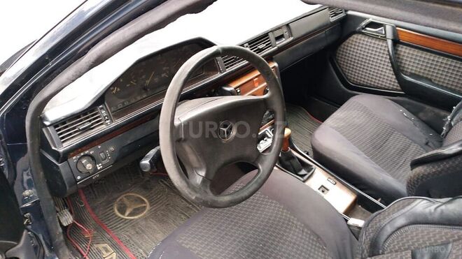 Mercedes E 220 1992, 250,000 km - 2.2 l - Bakı