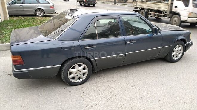 Mercedes E 220 1992, 250,000 km - 2.2 l - Bakı