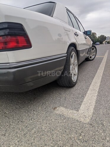 Mercedes E 220 1994, 350,000 km - 2.2 l - Bakı