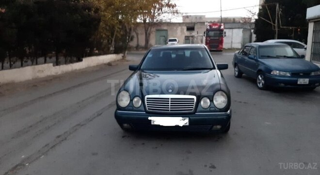 Mercedes E 240 1999, 280,000 km - 2.4 l - Bakı