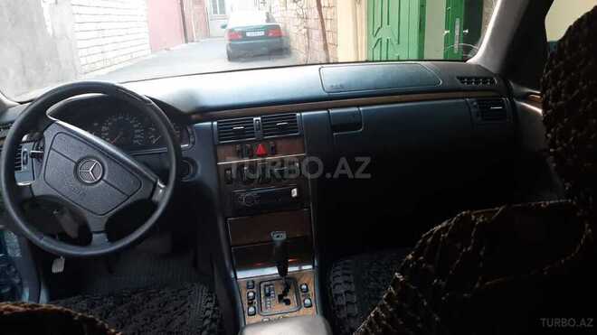 Mercedes E 240 1999, 280,000 km - 2.4 l - Bakı